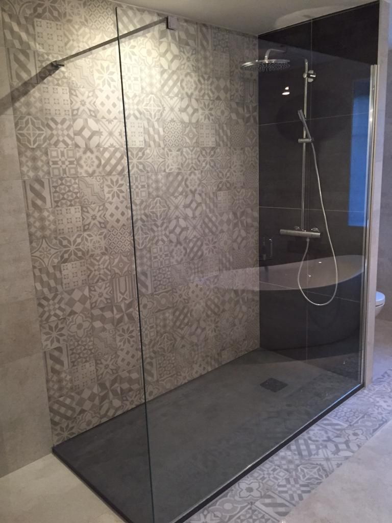Douche à l'italienne, carreaux de ciment